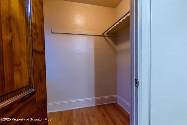 Building Photo - 921-923 Clay Ave