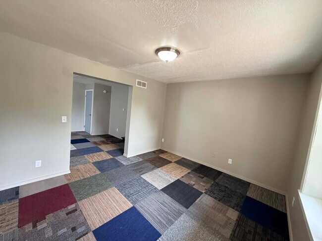 Building Photo - 315 E Woodland Ave