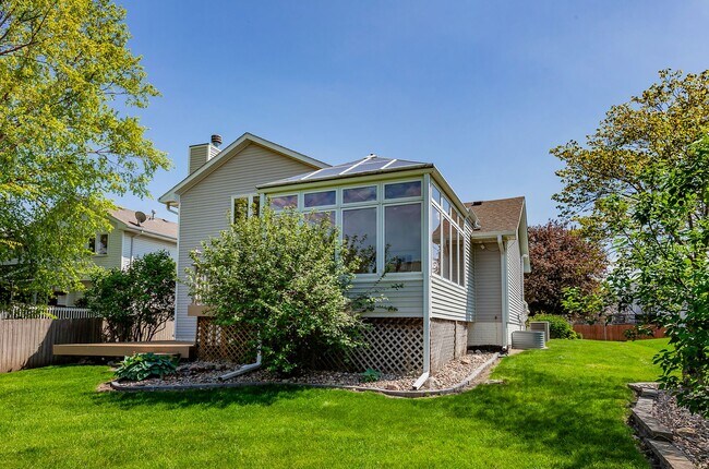 Building Photo - BEAUTIFUL 4-SEASONS ROOM!! 4 Bedroom, 3 Bathroom Home in Waukee!