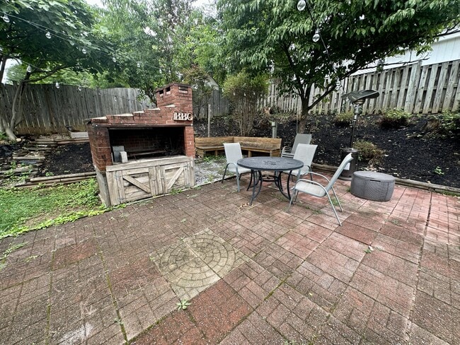 Building Photo - 2739 Woodley Pl