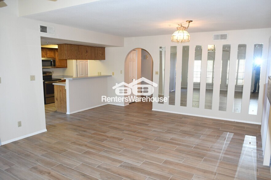 Building Photo - 6945 E Cochise Rd