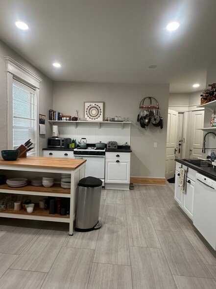 Kitchen - 2531 N Murray Ave