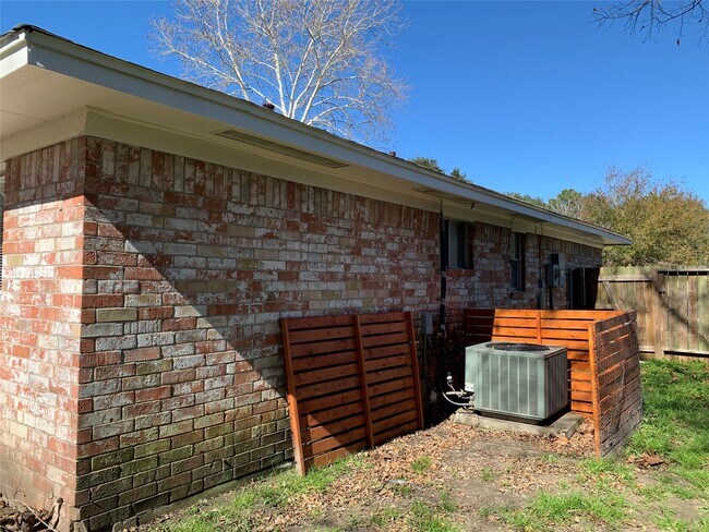 Building Photo - 13611 Elm Ct
