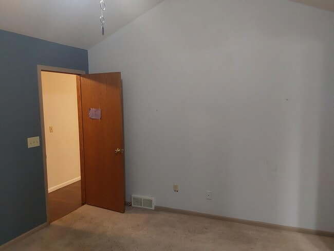 Building Photo - 611 Cornerstone Dr