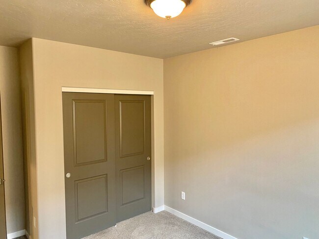 Building Photo - 61357 SE Matthew St