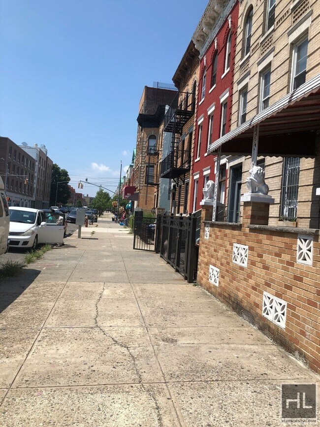 Building Photo - 1839 Park Pl
