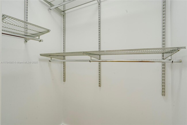 Building Photo - 7541 SW 61st Ave