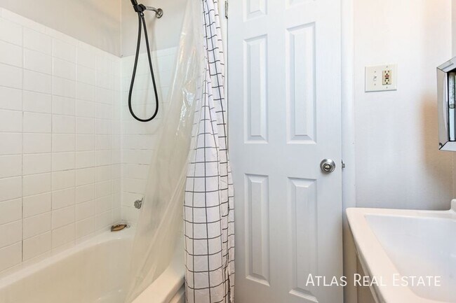 Building Photo - 510 Dayton St