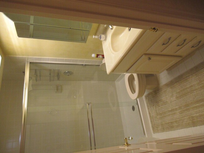 Building Photo - 4 Lexington Ln E