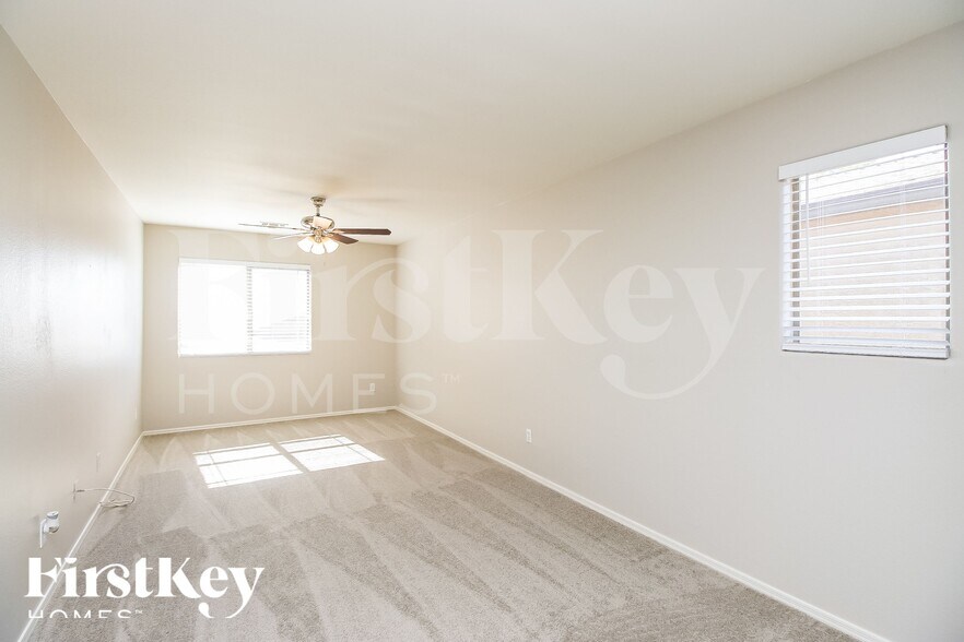 Building Photo - 1858 E Omega Dr