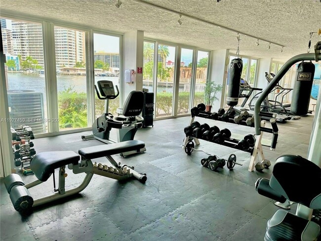 Building Photo - 121 Golden Isles Dr