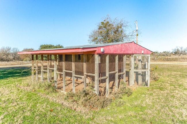 Building Photo - Horse property with shop in country oasis