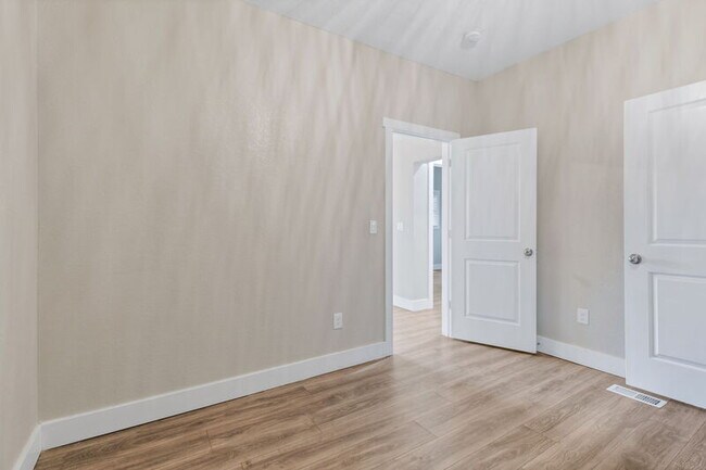 Building Photo - 3101 S Clarkson St