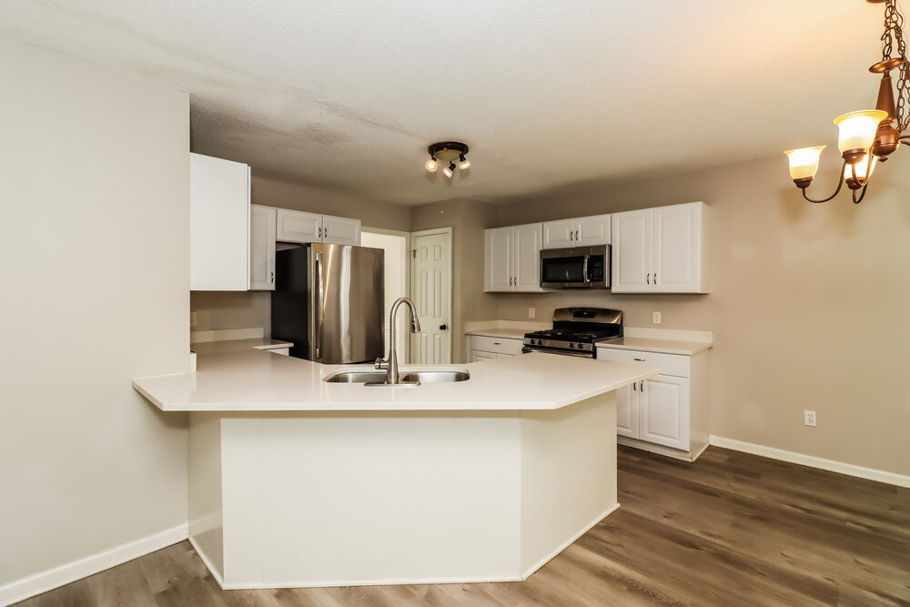 Building Photo - 1042 Whispering Woods Dr