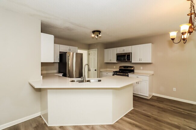 Building Photo - 1042 Whispering Woods Dr