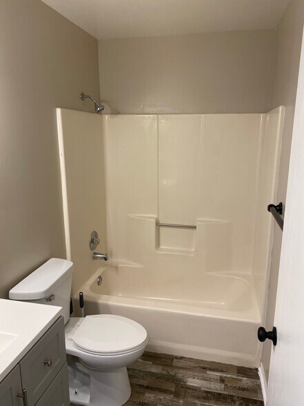 Building Photo - 2461 Red Oak Trl