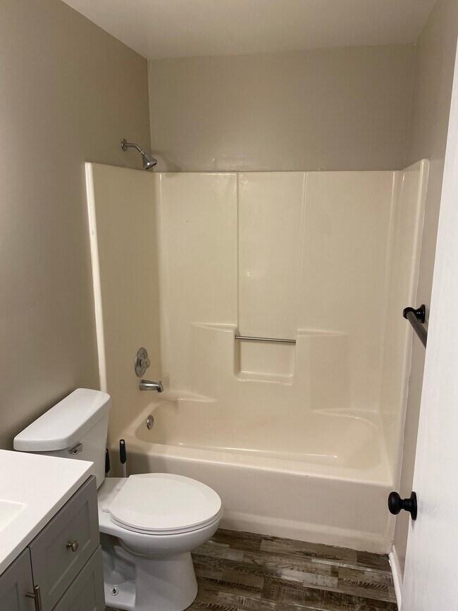Building Photo - 2461 Red Oak Trl