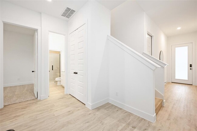 Building Photo - 5320 Rue St