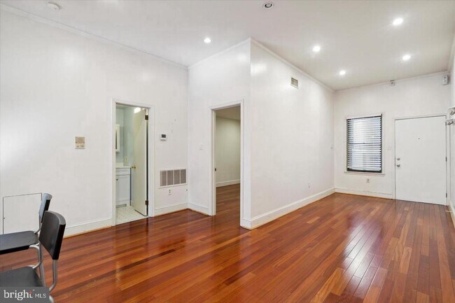 Building Photo - 1914 Fairmount Ave