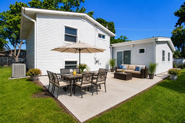 Building Photo - 7777 Ramsgate Cir S