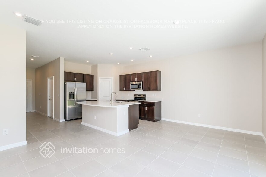 Building Photo - 6316 Willowside St