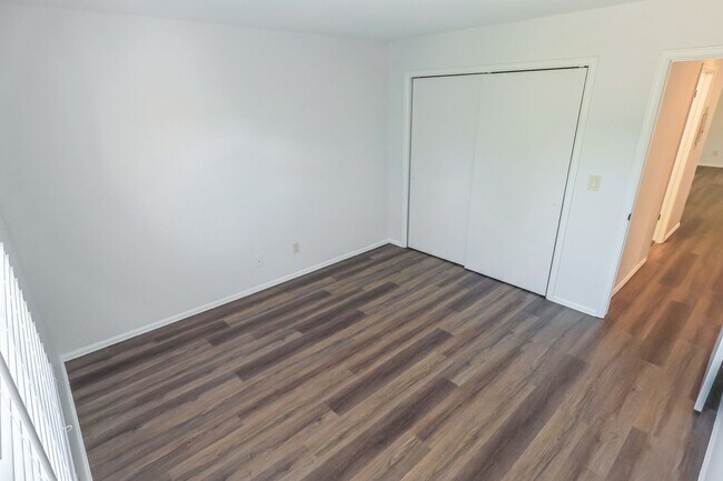 Building Photo - 3 BED CONDO,  WATER INCLUDED IN RENT