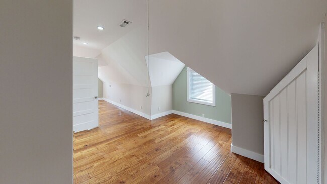 Building Photo - 215 16th St