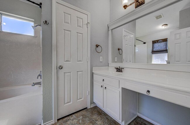 Building Photo - 1111 Whitley Dr