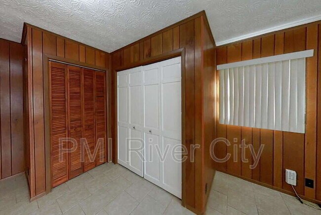 Building Photo - 7819 Lisa Dr E