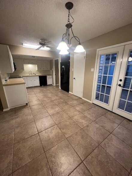 Building Photo - 8639 Knoxville Dr