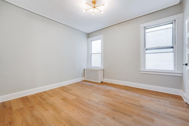 Building Photo - 69 70th St