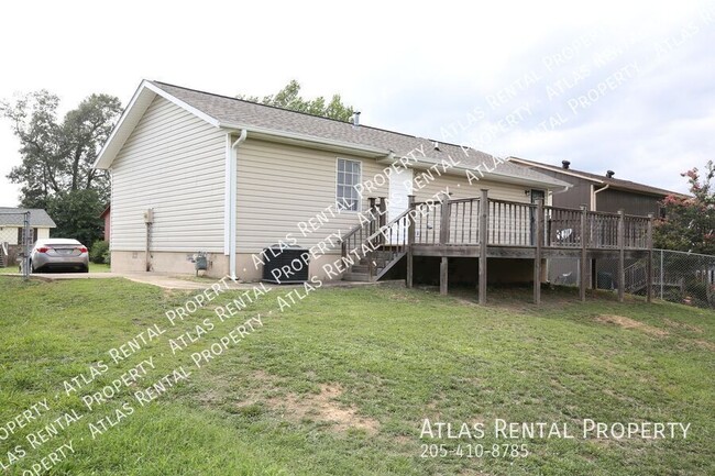 Building Photo - 1815 Huntington Dr