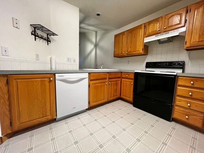 Building Photo - Charming 2-Bedroom Townhome in SW Fort Collins