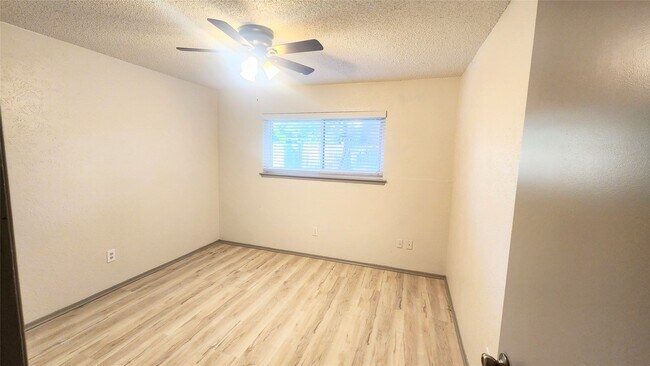 Building Photo - 22422 Deville Dr