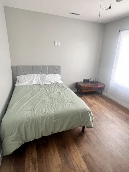 Building Photo - 418 18th St