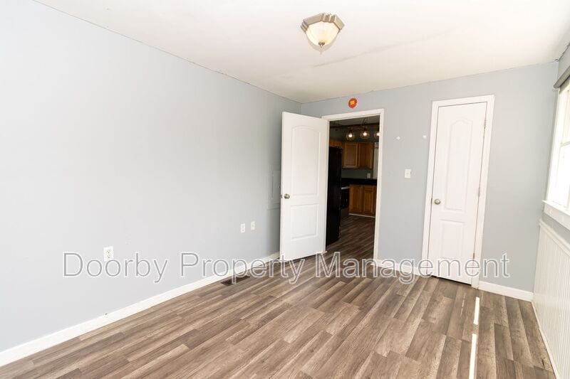 Building Photo - 156 Signal Hills Dr