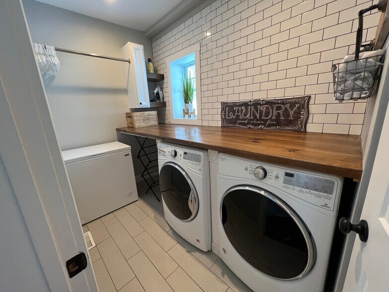 Laundry Floor 1 - 41 Zapora Dr