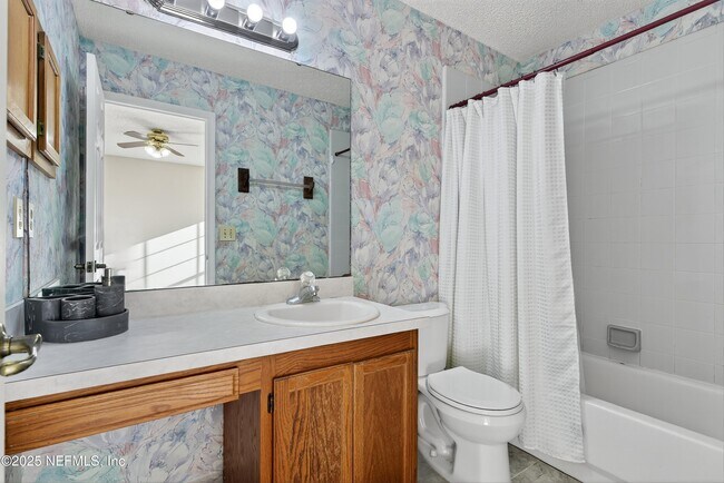 Building Photo - 11170 Wandering Oaks Dr