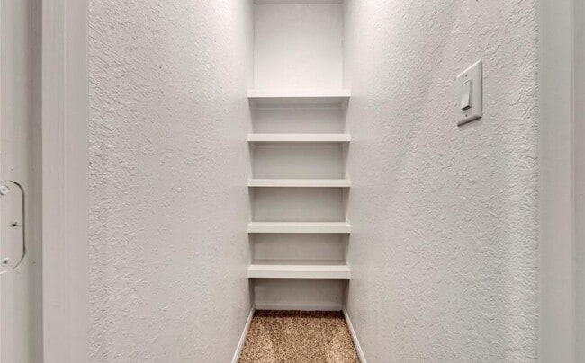 Building Photo - 16104 Oregon Oak Dr