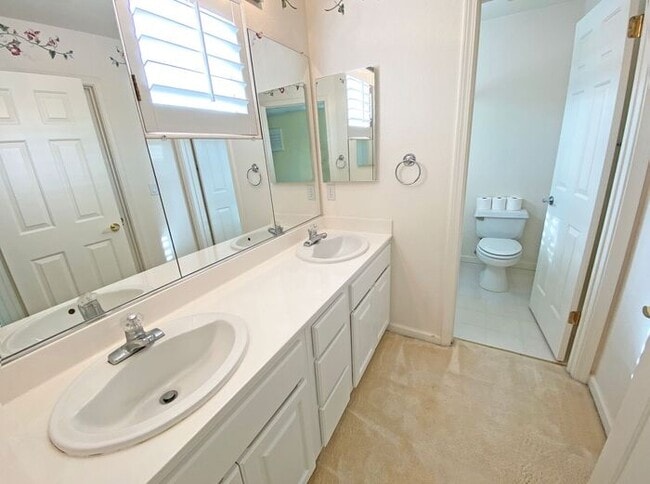 Building Photo - 5821 Killarney Cir