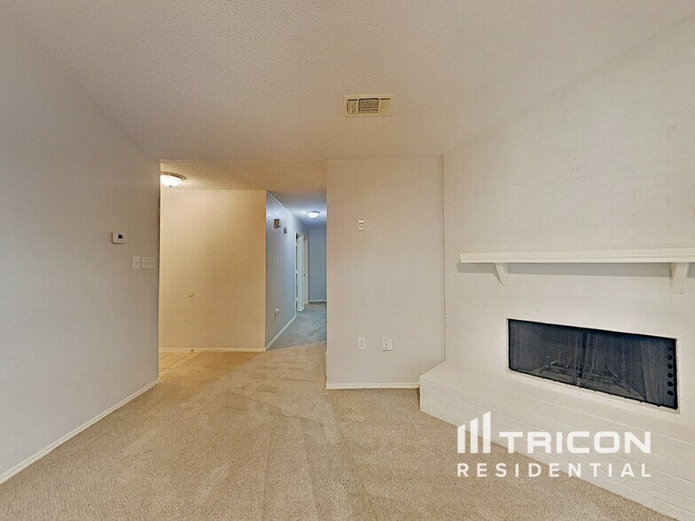 Building Photo - 537 Greenway Dr