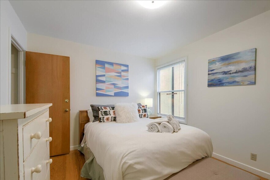 Building Photo - 1021 Greenwich St