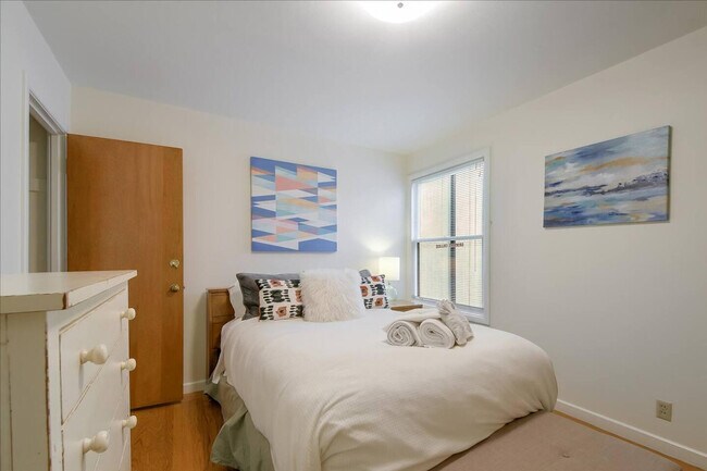 Building Photo - 1021 Greenwich St