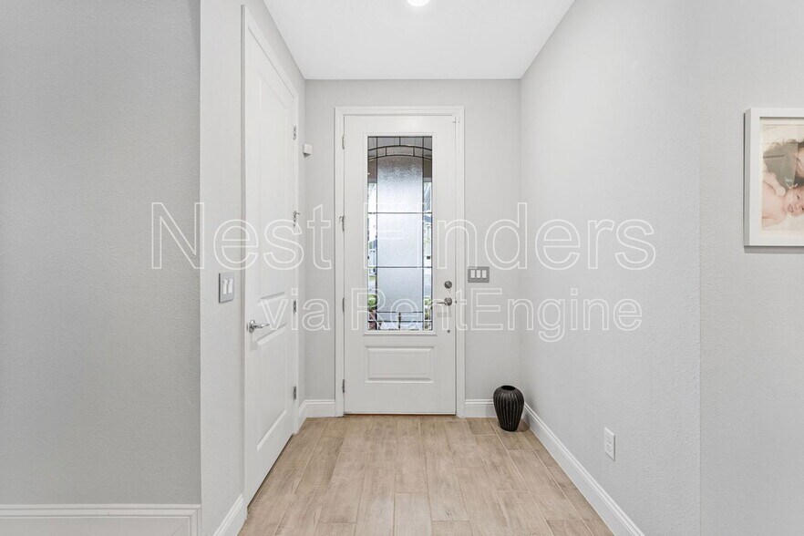 Building Photo - 171 Killarney Ave