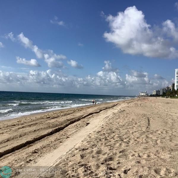 Building Photo - 1481 S Ocean Blvd