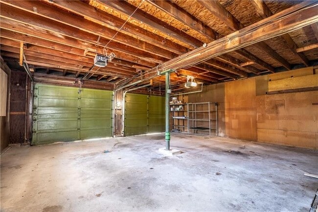 Building Photo - 412 Sawmill Run Rd