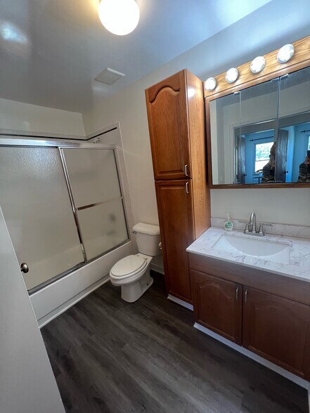 Bathroom - 1115 Hampton Hbr