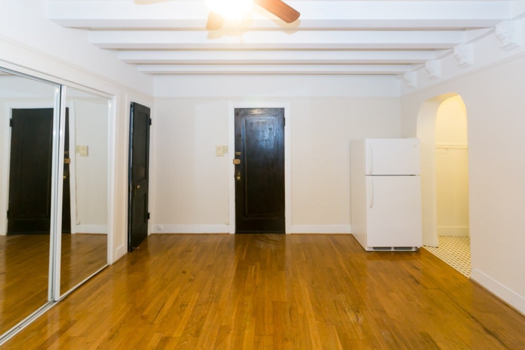 Building Photo - 4636 N Paulina St