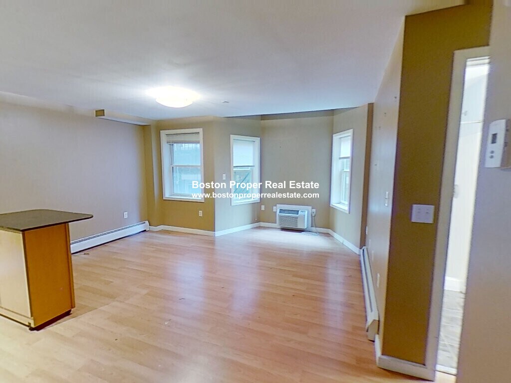 Building Photo - 461 Park Dr