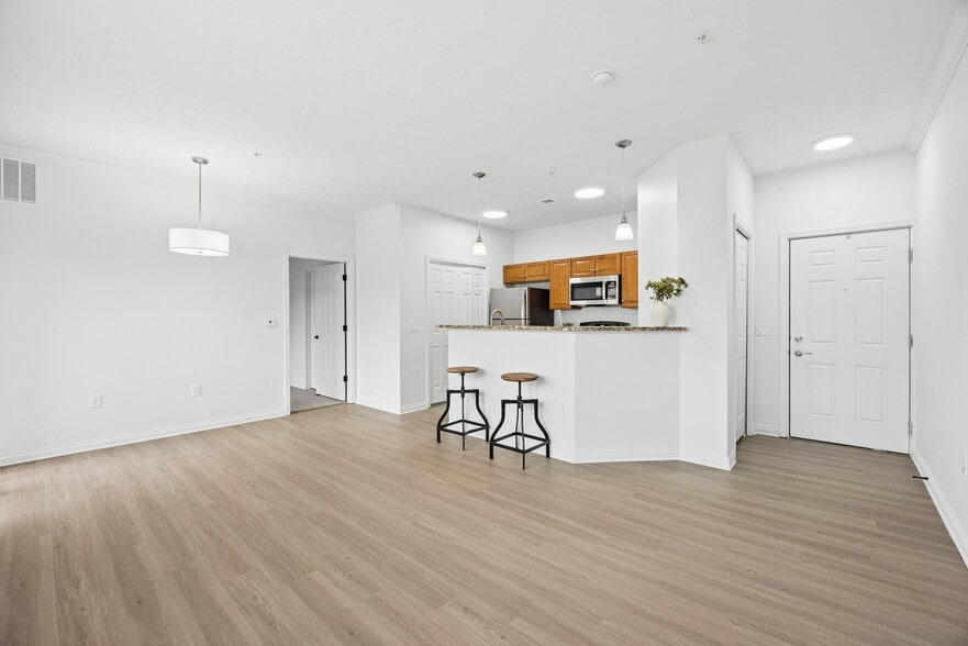 Building Photo - Fieldstone*